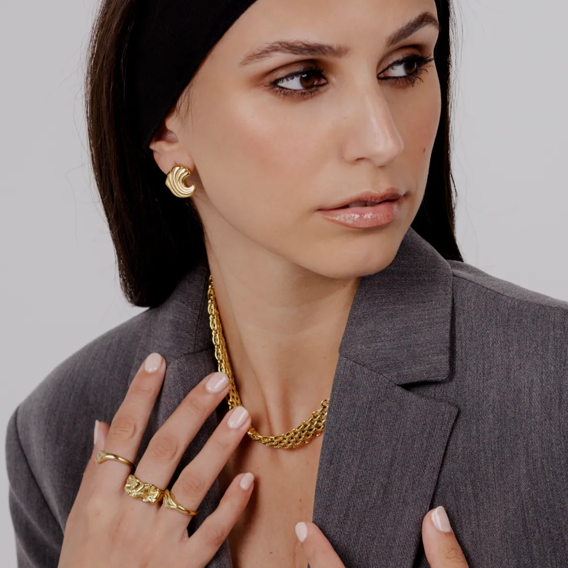 Bold Wave Studs Gold