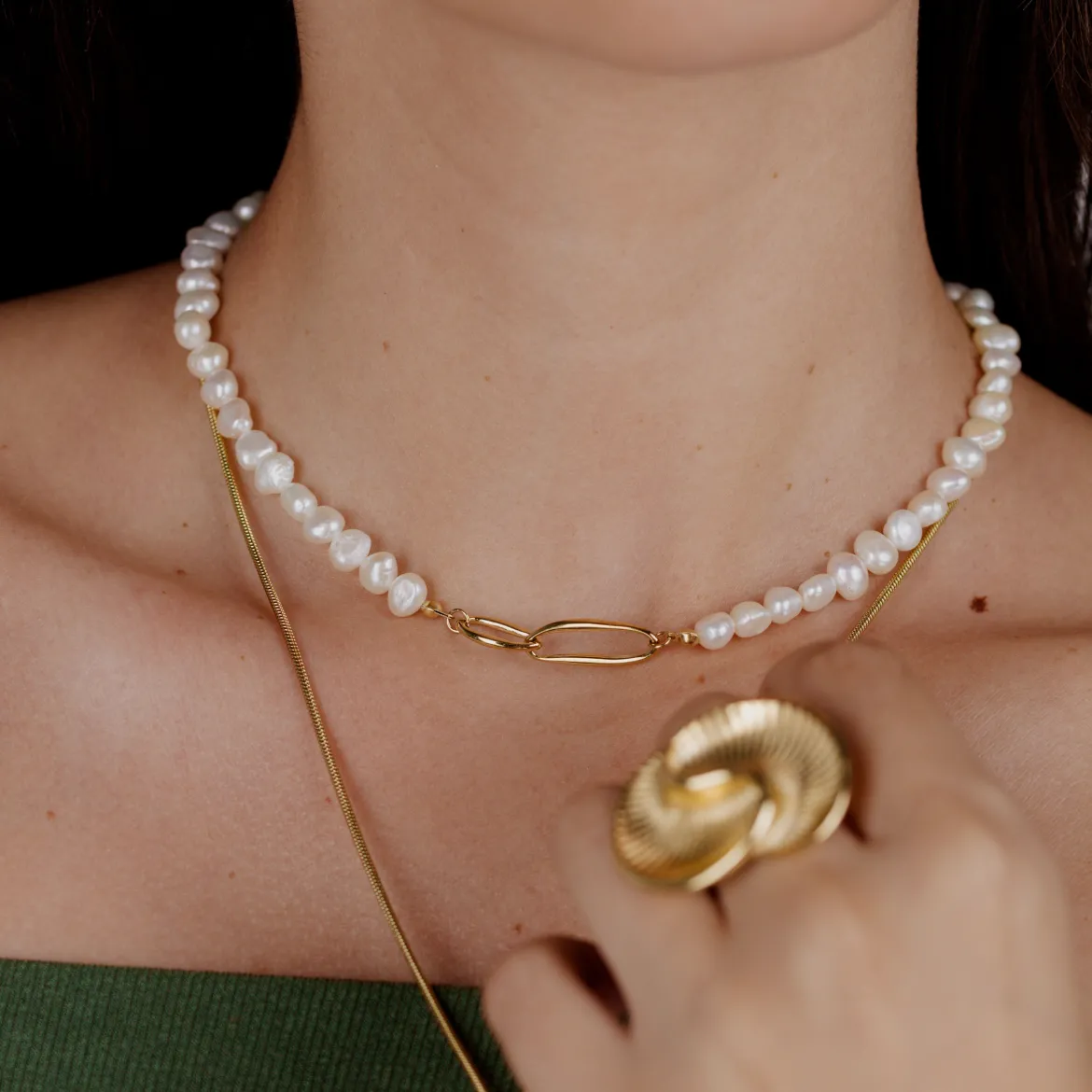 Fluidity Pearl Necklace Gold
