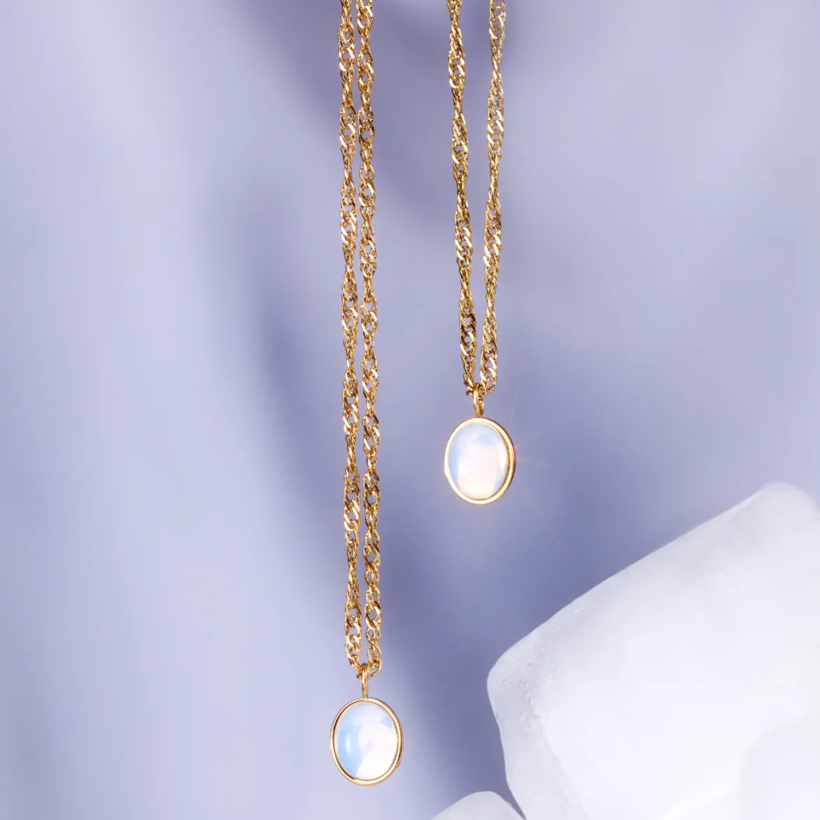 Oval Pendant Necklace Gold