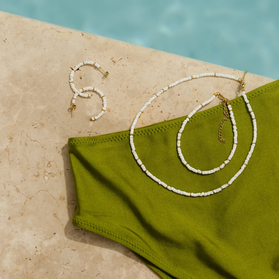 Puka Shell Hoop Studs Silber