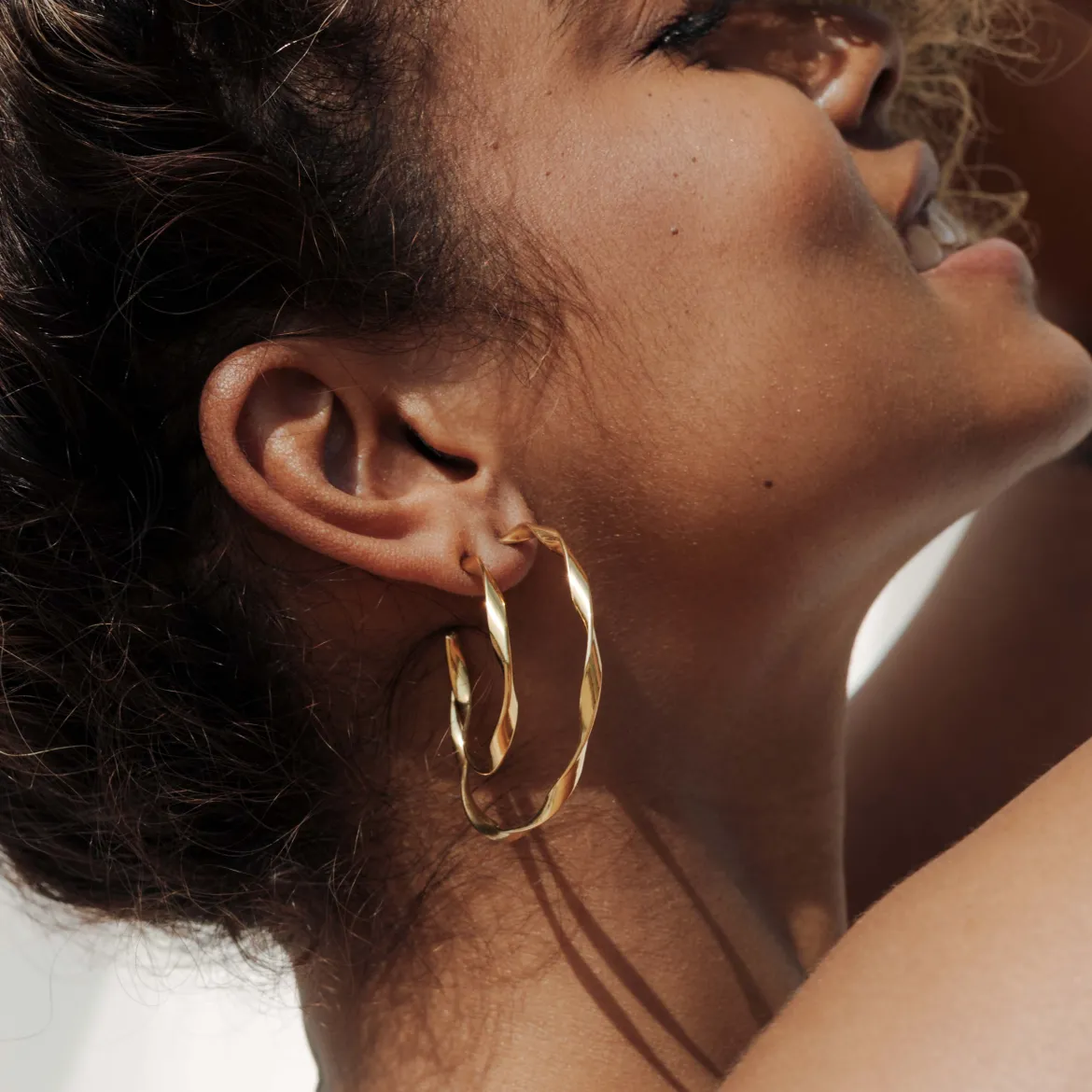 Sahira Hoop Studs Medium Gold