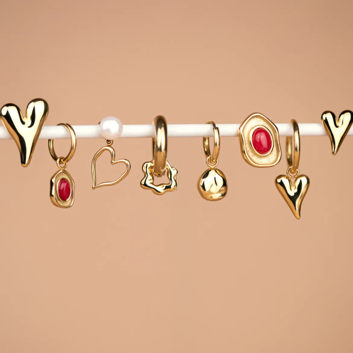 Scarlet Treasure Studs Silber