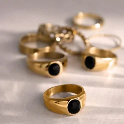 Signet Onyx Ring Gold