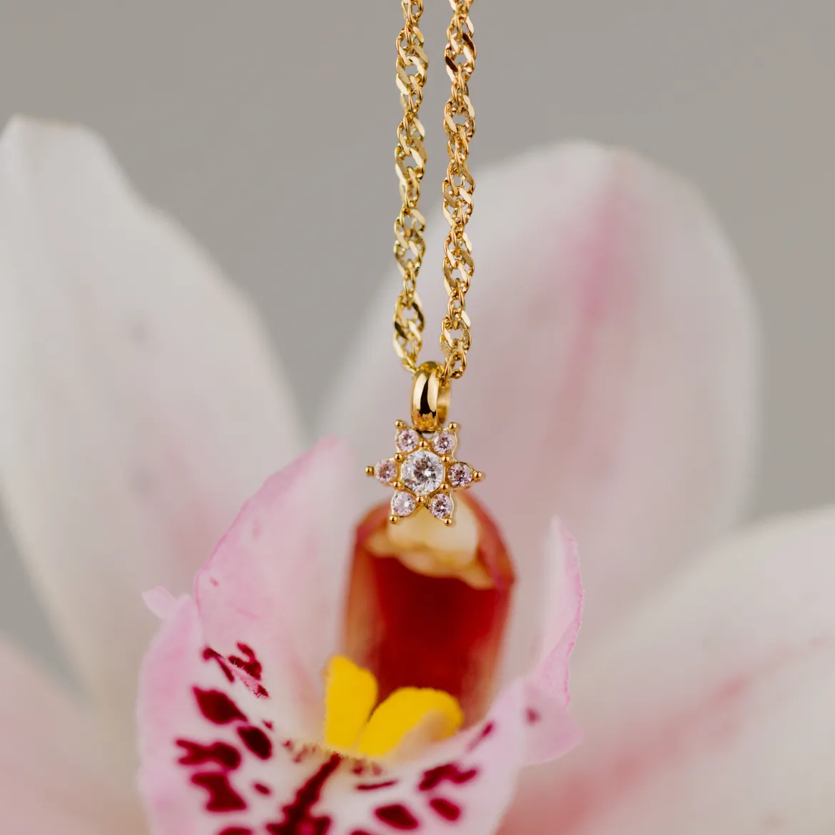 Sparkling Purple Petal Necklace Roségold