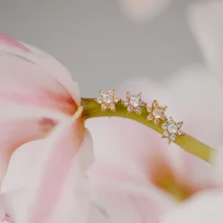 Sparkling Purple Petal Studs Roségold
