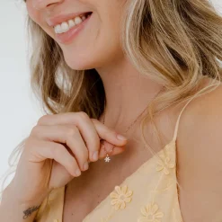 Sparkling White Petal Necklace Roségold