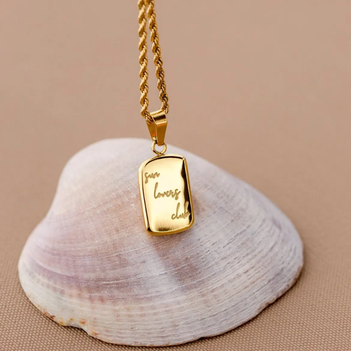 Sun Lover Pendant Necklace Gold